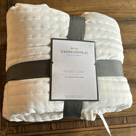 NWT  King Channel Stitch Velvet Quilt Cream
- Threshold - Picture 6 of 9